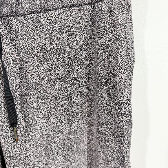 Lululemon On The Fly Pants 12 Sea Spray Alpine White Dark Chrome EUC - Picture 3 of 6